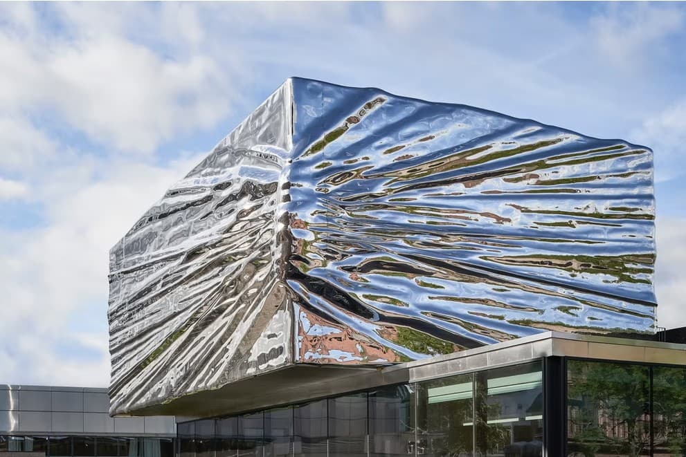 Lillehammer Art Museum stainless steel facade by Bård Breivik